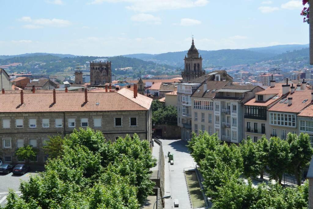 Amplio Y Luminoso Piso En El Centro De Ourense Exterior foto